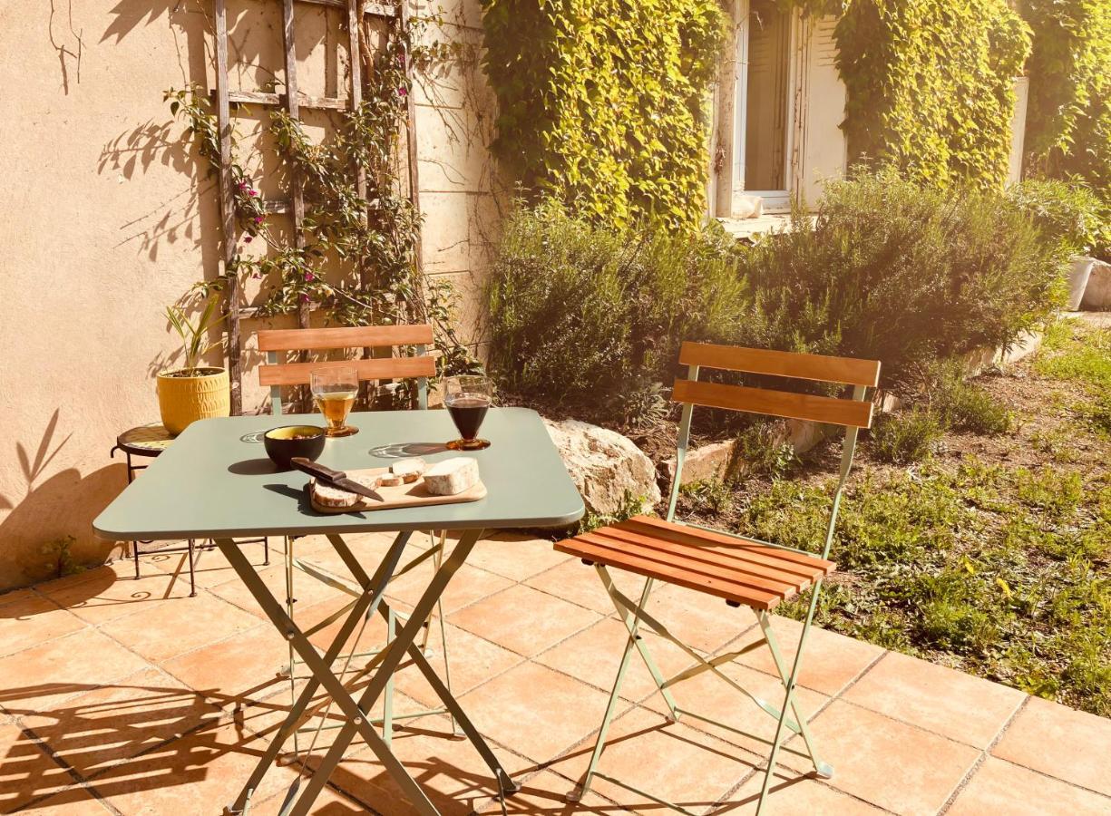 Le Repaire De La Reveuse Bed & Breakfast Saint-Frajou Exterior foto